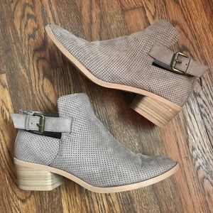 🌿 Cut-out booties